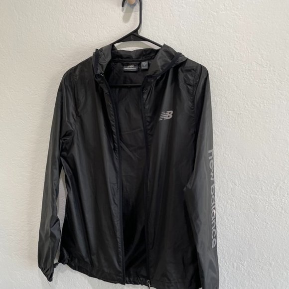 NWOT - New Balance Running Windbreaker Jacket in Black Size Small - Picture 2 of 4